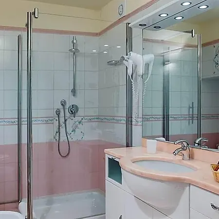 Πανσιόν Quattro Cantoni 4*